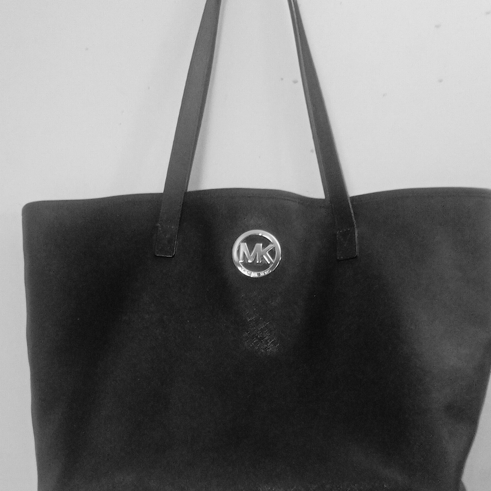 Michael Kors Black Leather Tote Sleek Design